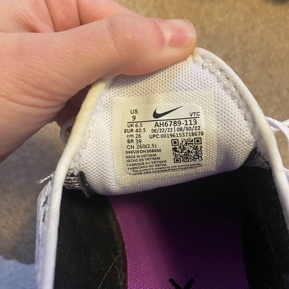 Women's Nike Sneakers size 9 - Picture 2 of 5